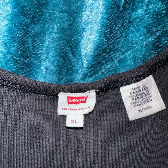 Levi’s Ribbed Tee - Picture 2 of 5